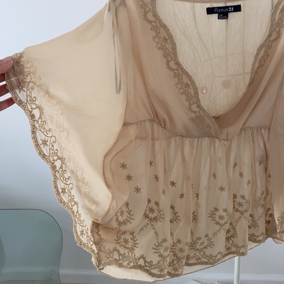 FOREVER 21 Embroidered Flutter Sleeve Top - Size Large - Picture 3 of 10